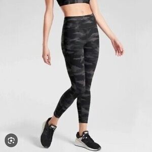 Athleta leggings small Camo